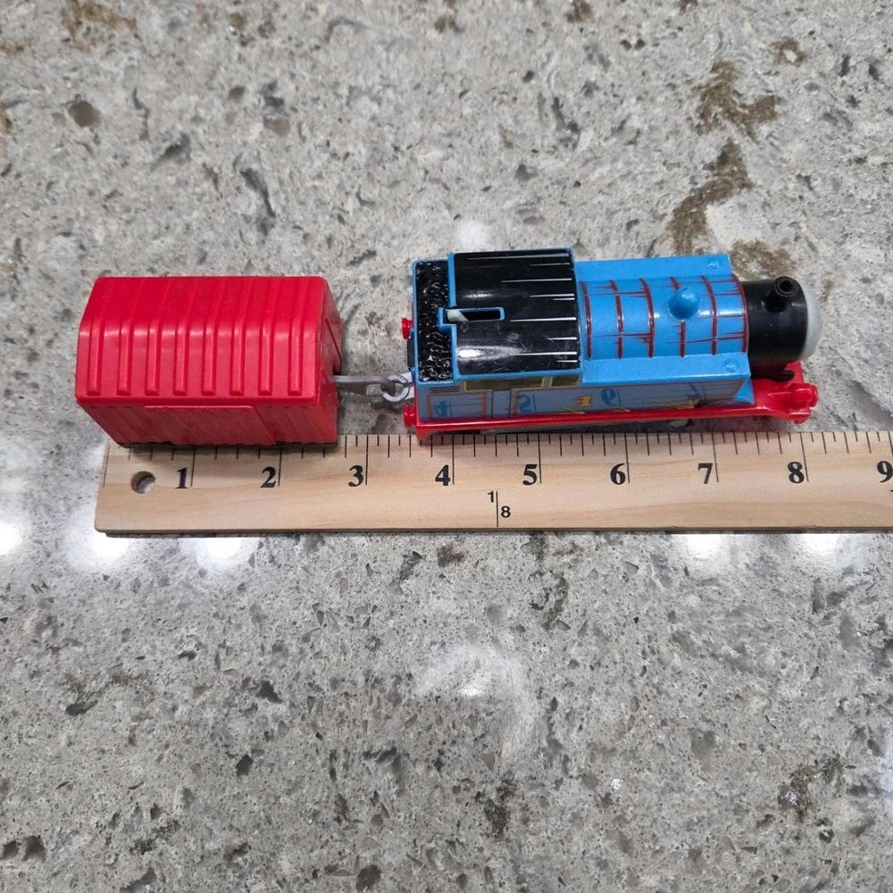 Fisher Price Thomas & Friends TrackMaster Working Motorized Thomas Train & Cargo